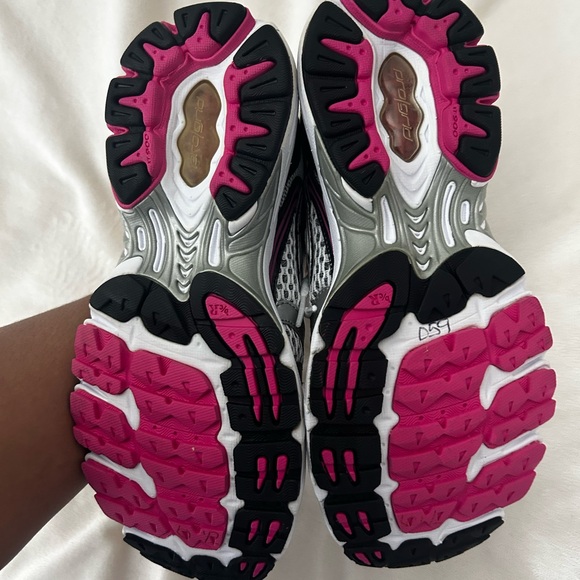 Saucony Women's Athletic Shoes - Gray and Pink - Picture 5 of 7